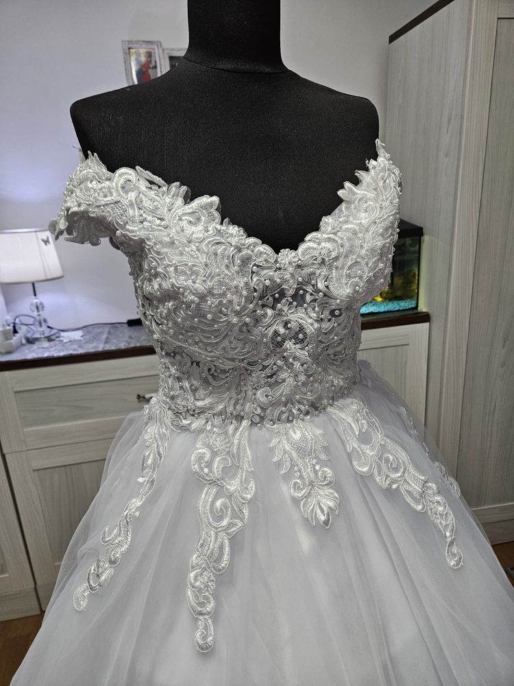 Rochie mireasa tip printesa