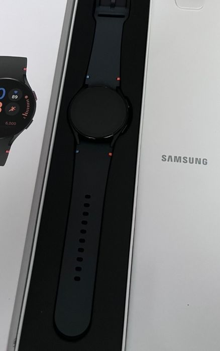 Продавам Samsung Galaxy Watch