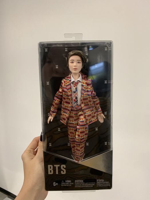 Papusa BTS Mattel Jimin noua