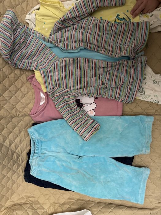 Отдам бесплатно детскую одежду на девочку до года