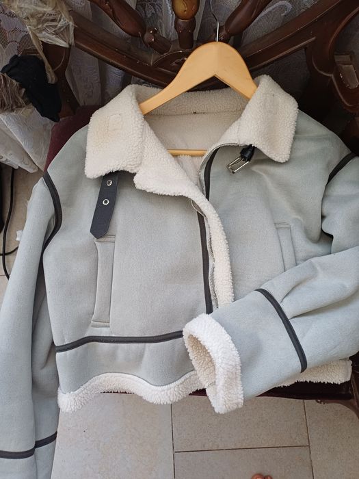 Сиво кожухче с каракул и ново яке бежаво Бершка