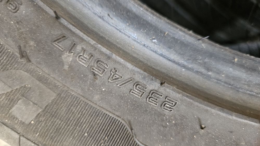 2бр гуми 235 45 17 дот 21