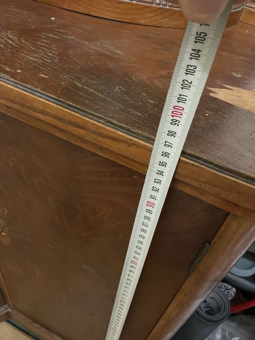 антикварна мебел бюфет с кристални стъкла в отлично състояние!