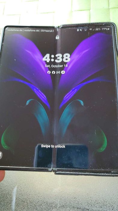 Samsung Z Fold 2 - 5G- 256GB, черен, много запазен, отваря се напълно