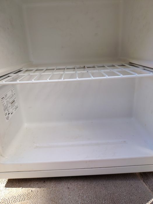 Компресорен хладилник Amica 12/ 24V с размери 34x48x51