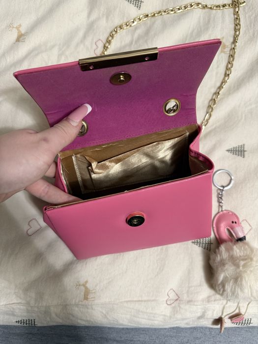 Сладка розова чантичка с подарък плюшен ключодържател за чанта