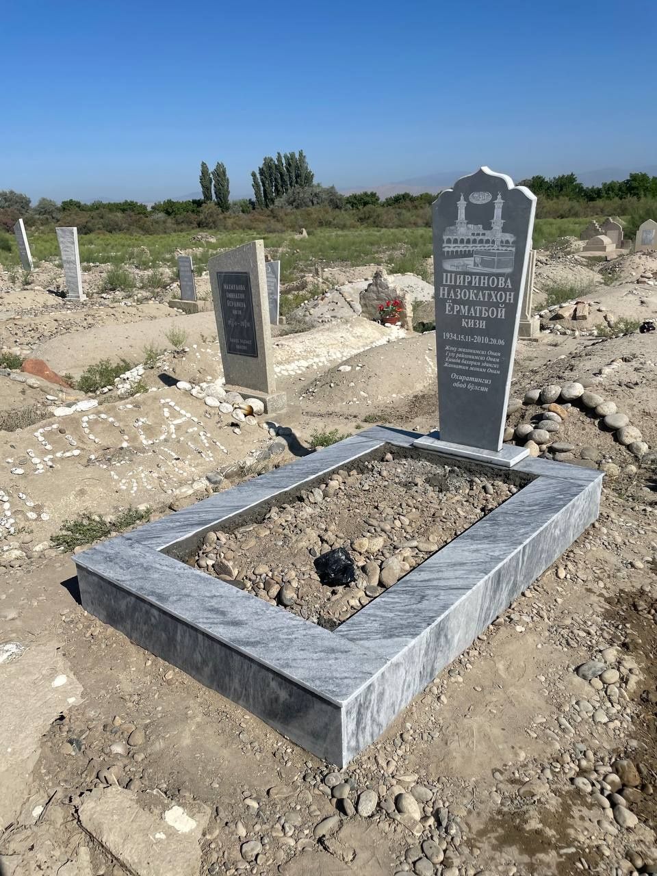Едгорлик тошлари памятники