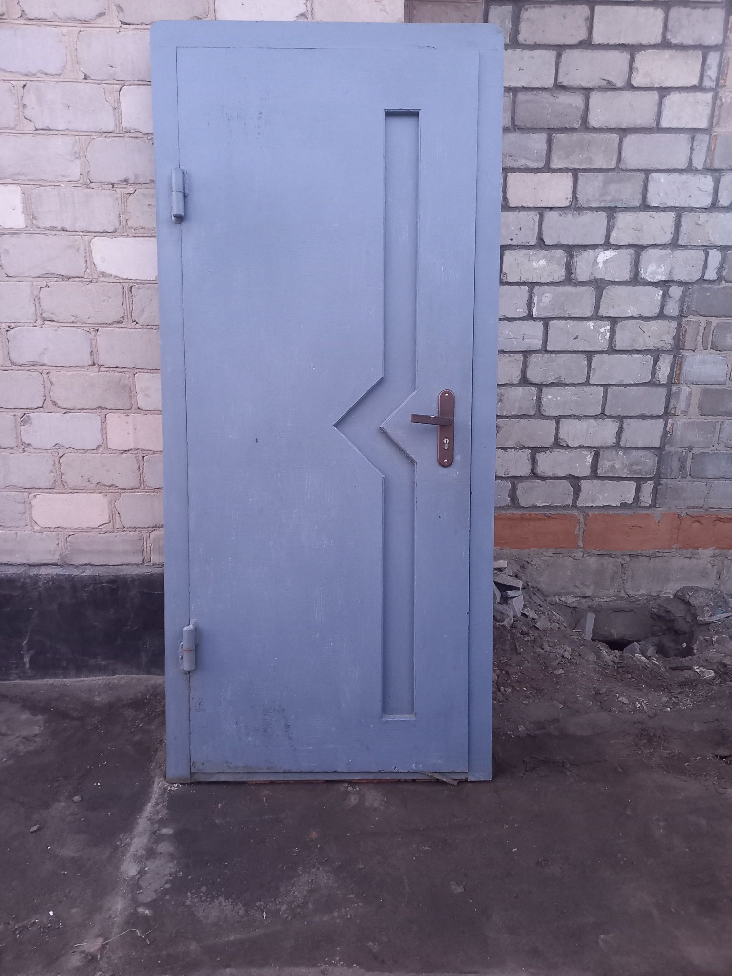 Продам железную дверь