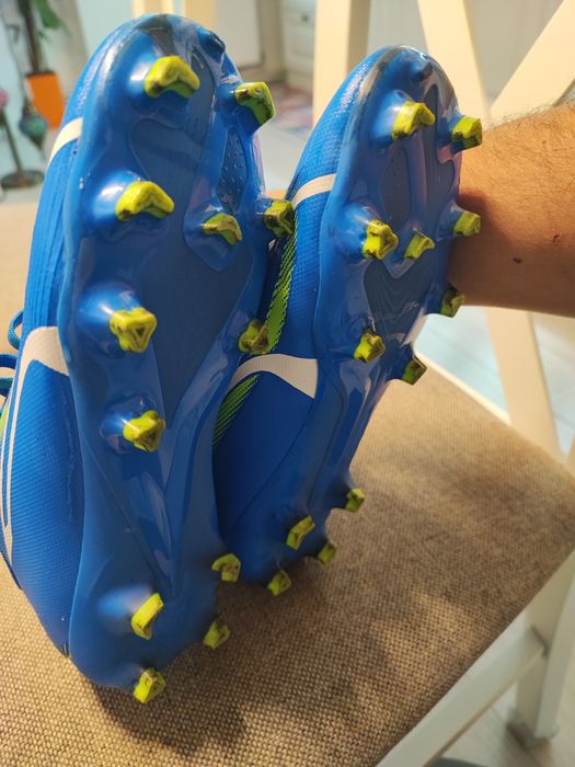 Ghete de fotbal cu crampoane Puma, nr. 37 aproape noi