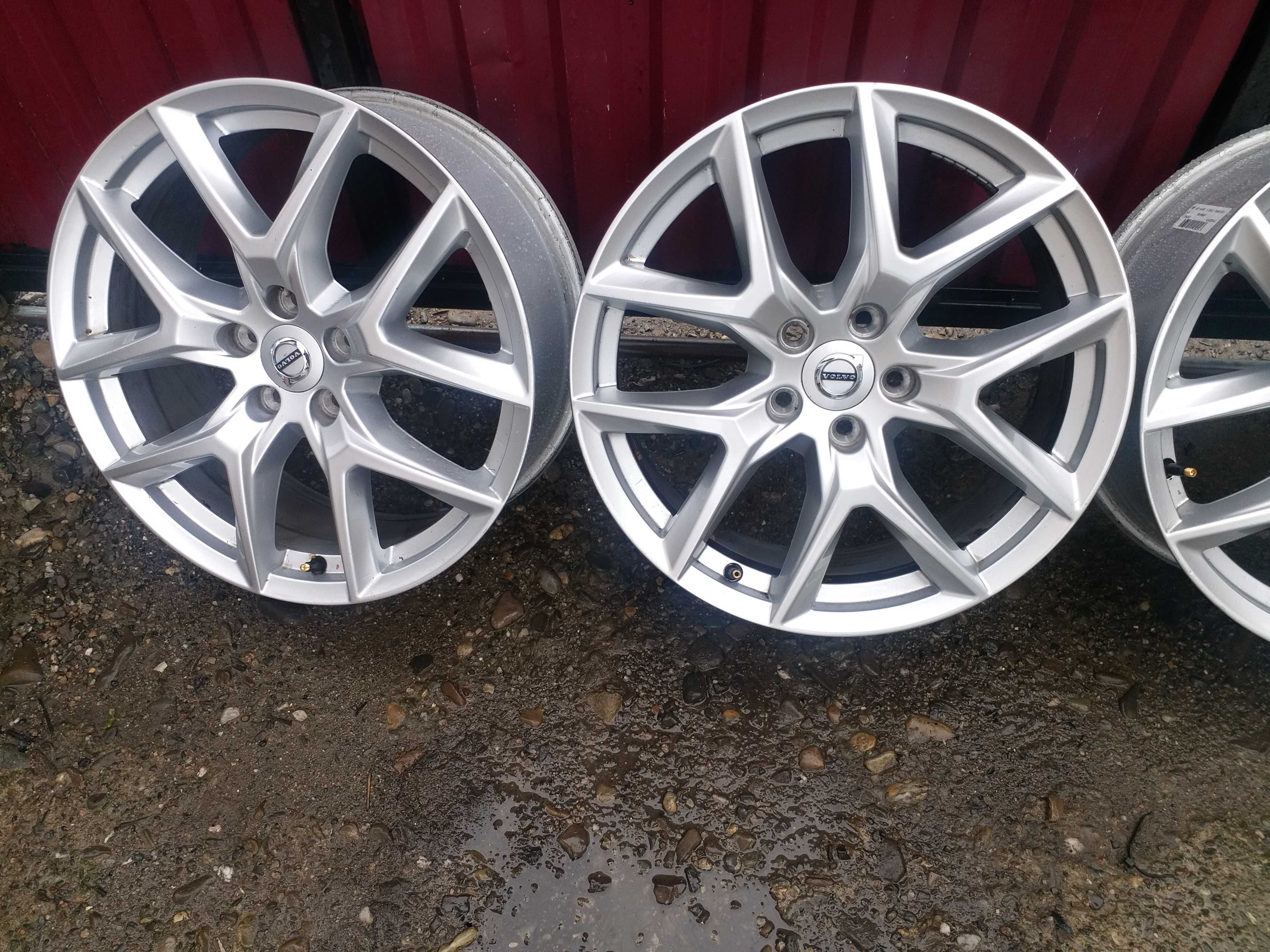 Jante VOLVO S60 V60 V70 S80 Xc70 Xc60 R18 Model 5-Y-Spoke Silver