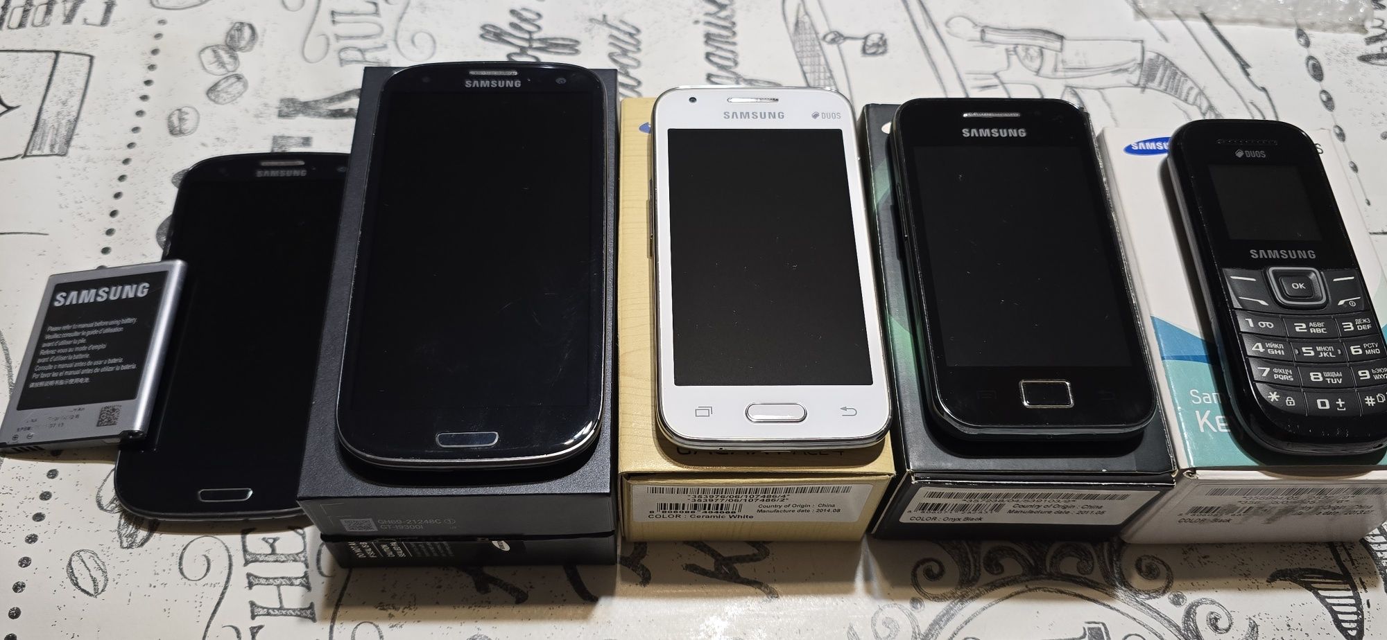 Телефоны в рабочем состоянии от фирмы  SAMSUNG