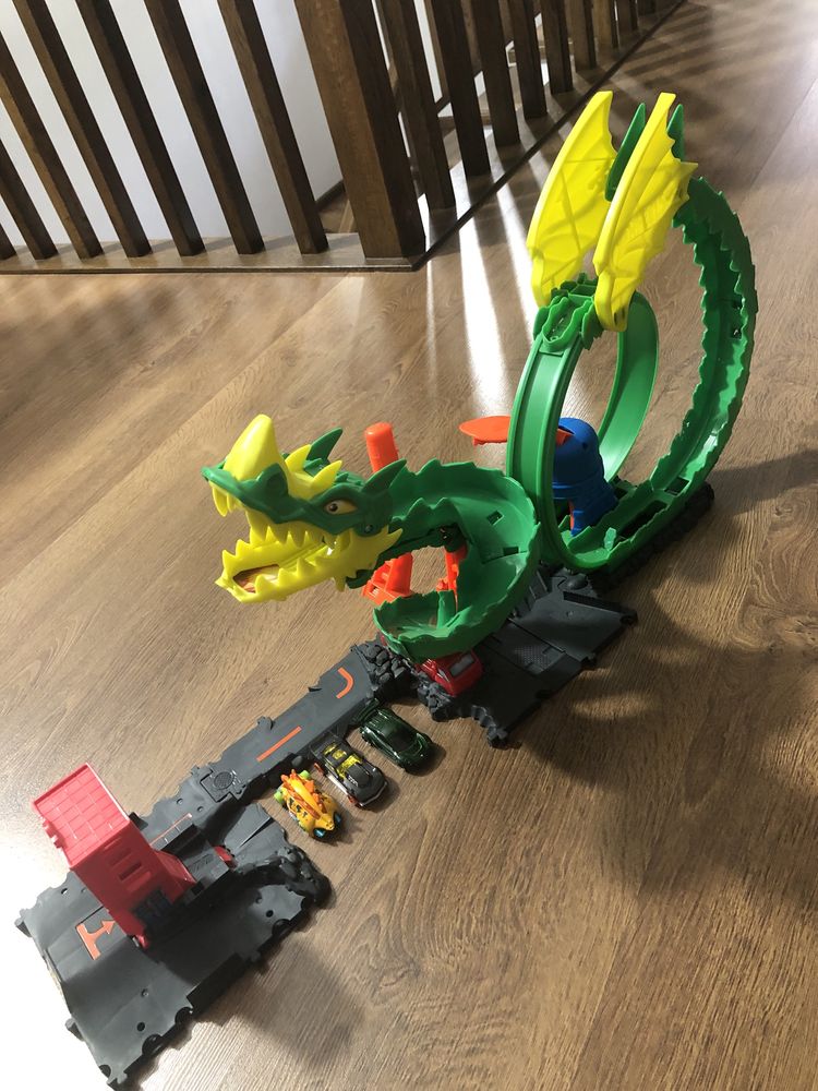 Hot Wheels Atacul Dragonului de Foc
