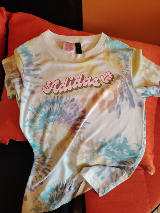 Дамска тениска Adidas. Става и за момиче