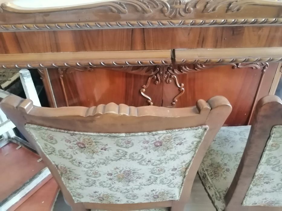 Oglinzi venețiene și mobilier sufragerie