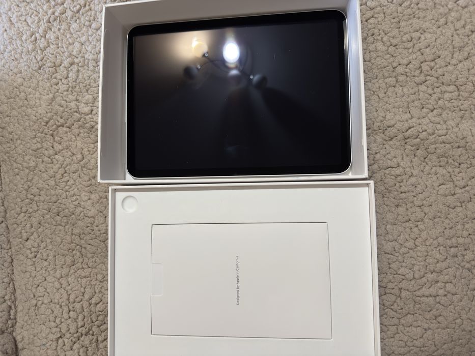 iPad 64GB /10th Generation/