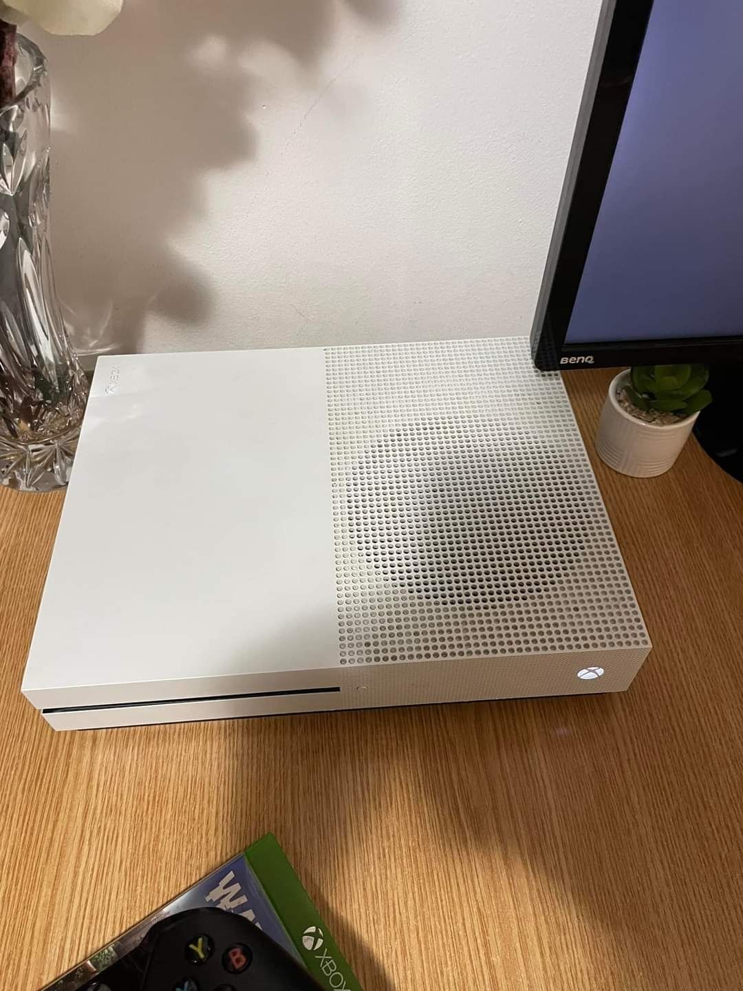 Vând Xbox one s 1tb