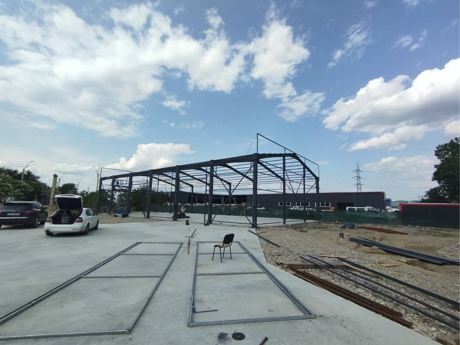 Vand hale metalice conform proiect cu fundatie si panouri sandwich