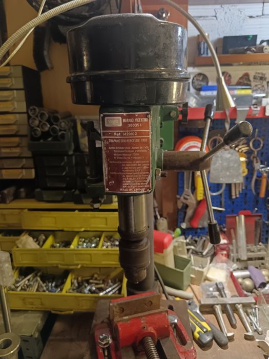 Mașini de găurit 220v