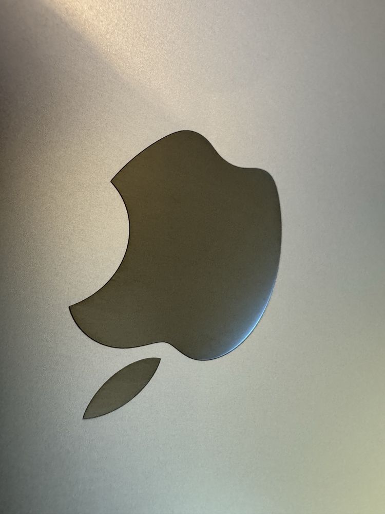 2022 MacBook Pro 13.3 M2, 16GB, 512 GB, Touch Bar