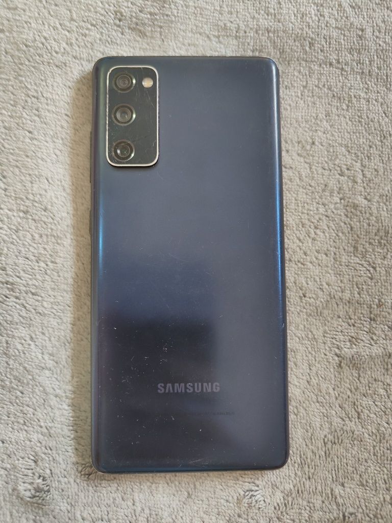 Samsung s20 pentru piese, cu ecranul spart, nu afiseaza nimic