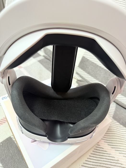 Продавам Meta Quest 3 128gb в гаранция до 11.26г.