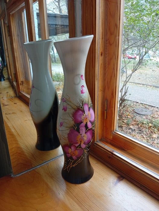 Красивая фарфоровая ваза