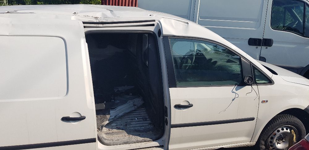 Продавам VW Caddy 1.6 TDI/102 коня, 06.2014г. на части