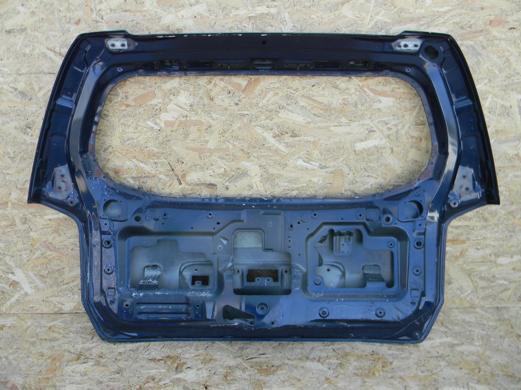 Haion / Capota portbagaj Nissan Pathfinder, 2005, 2006, 2007, 2008, 2009, 2010, 2011, 2012.