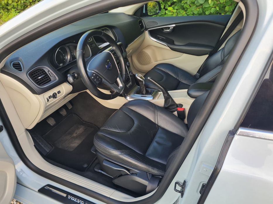 Volvo V 40 Ed Summum1.6 euro5 2013 xenon
