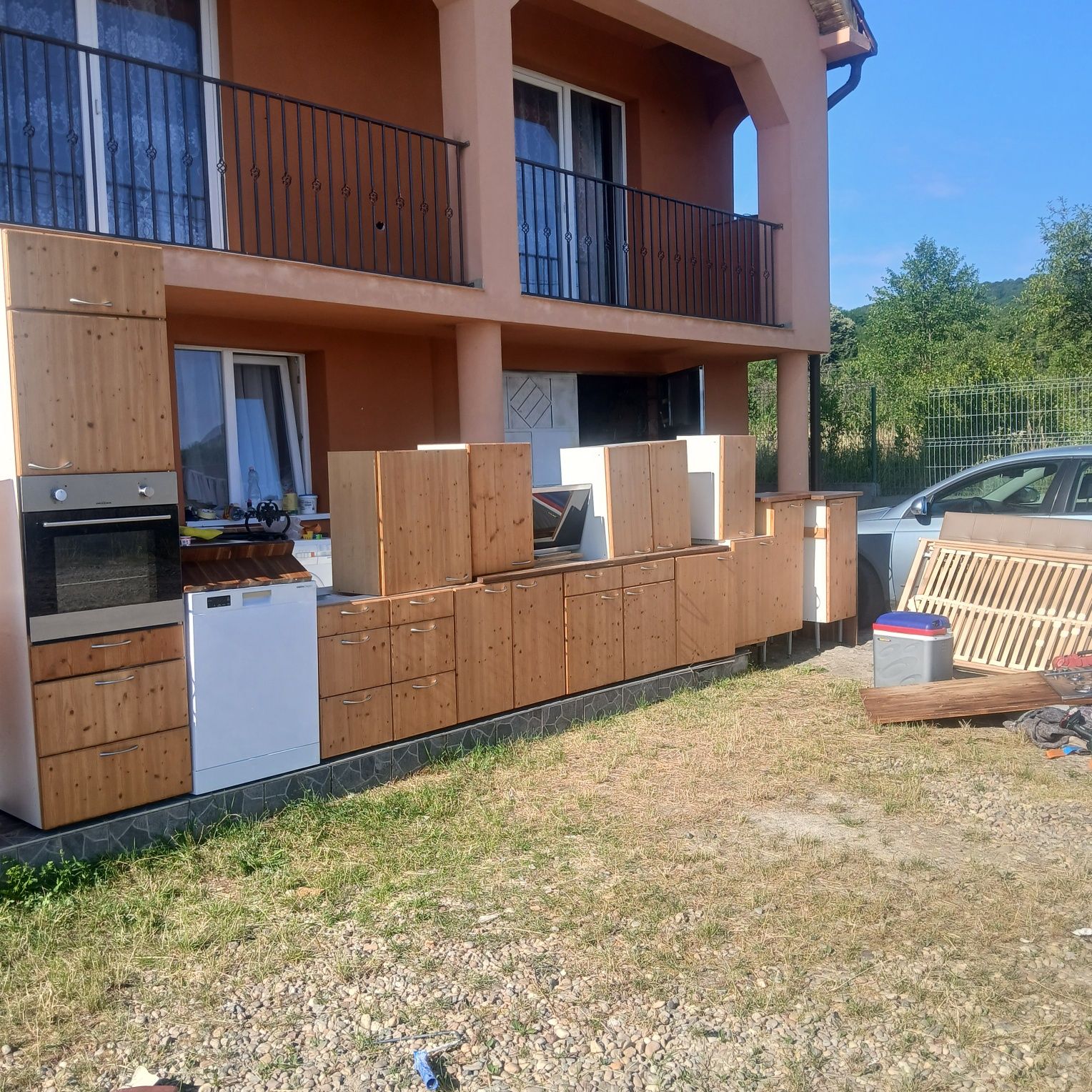 Vând mobila de bucătărie cu electrocasnice
