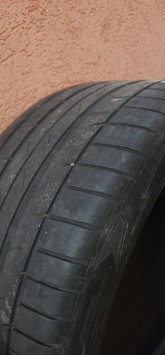 Vând caucuri 275 40 r19