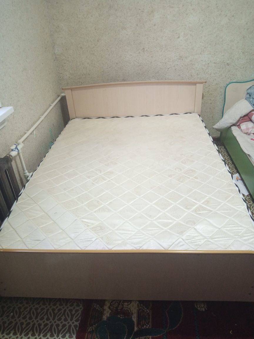 Продаю кровать .