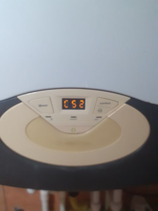 Vând centrala termica ariston.