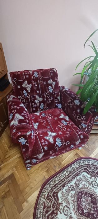 Canapea extensibila cu 2 fotolii are husa protecție!!