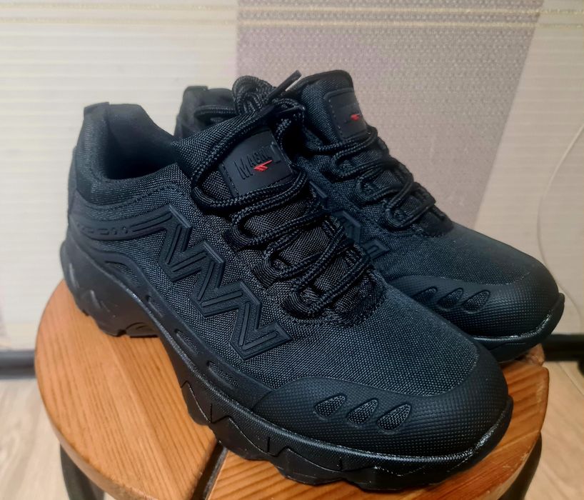 Продам кроссовки