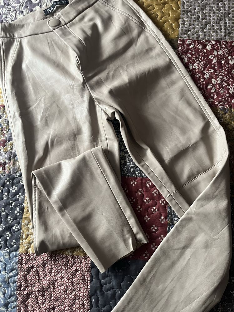 Zara pantaloni imitatie piele, marime s, 25 perechea