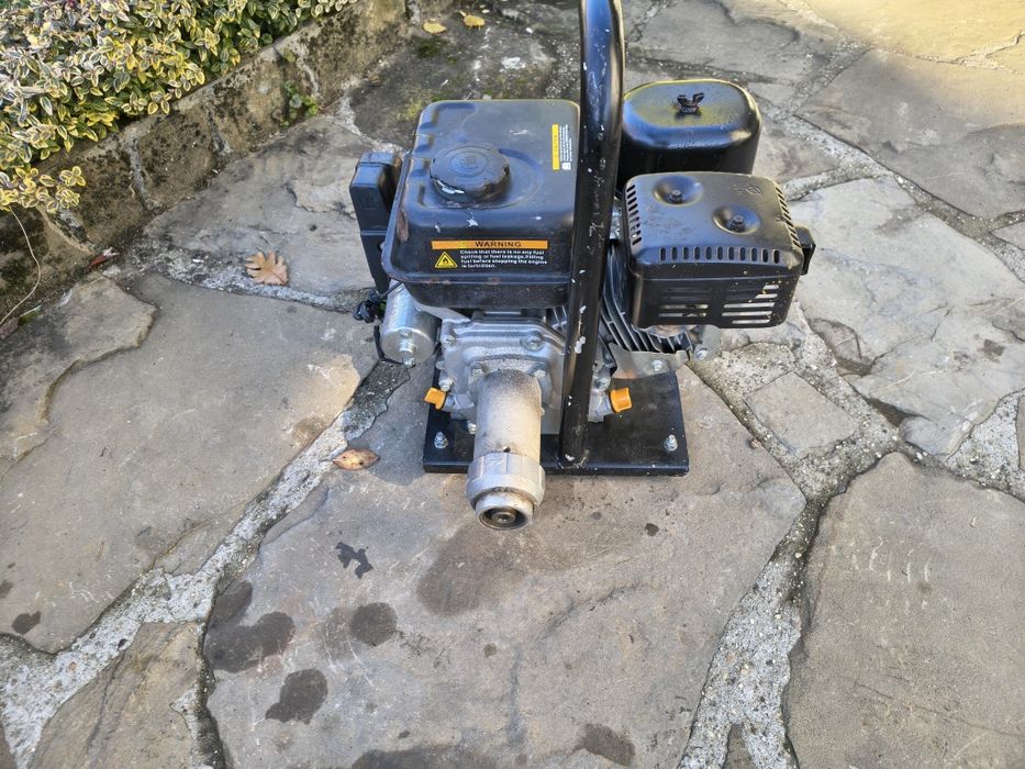 Четеритактов бензинов двигател с стартер