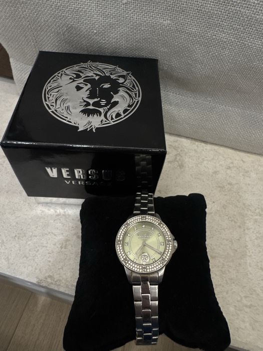 Часовник Versace Versus