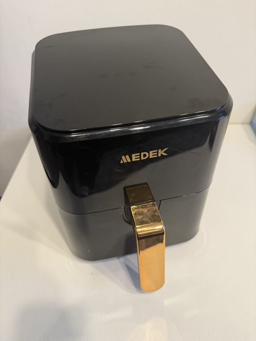 Friteuza cu aer cald / air fryer Medek