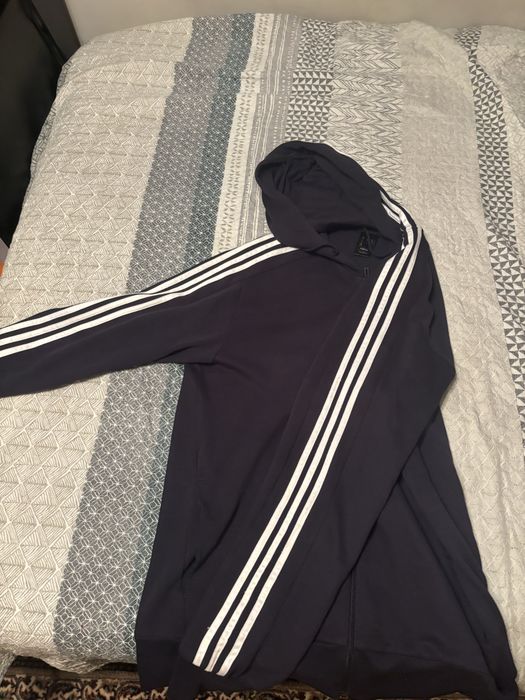 Дрехи на луда, moncler и addidas и слънчеви очила carrera