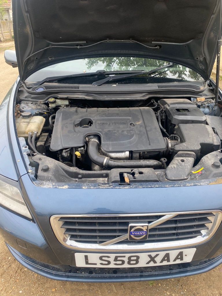 Dezmembrez volvo s40, 1,6 d,bara,capota,trager,far,aripa,usa,parbriz