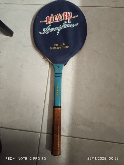 Ракета за тенис на корт винтидж