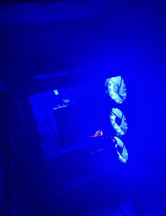 Vând pc in special pentru gaming