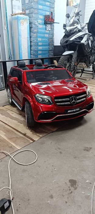 Двуместна електрическа кола