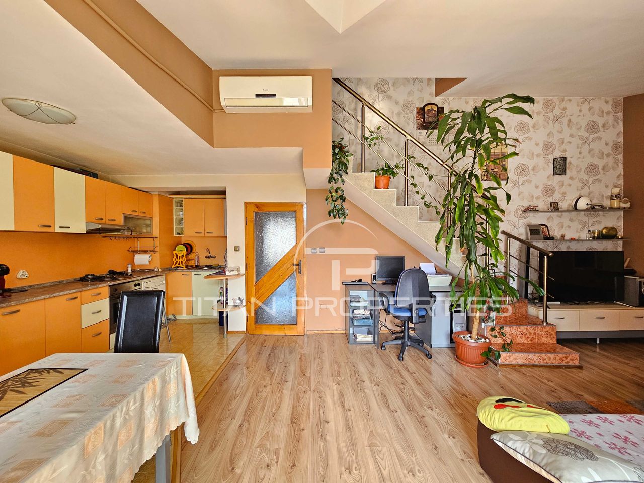Продава се Мезонет в Стара Загора, Център - 122 кв.м за 1271 €/кв.м - Снимка #4