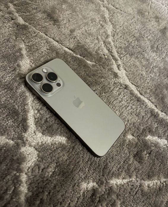 • Vand iPhone 15 Pro 128GB Natural Titanium | Baterie 100% | Neverlock