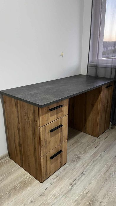 Masă de scris cu comod