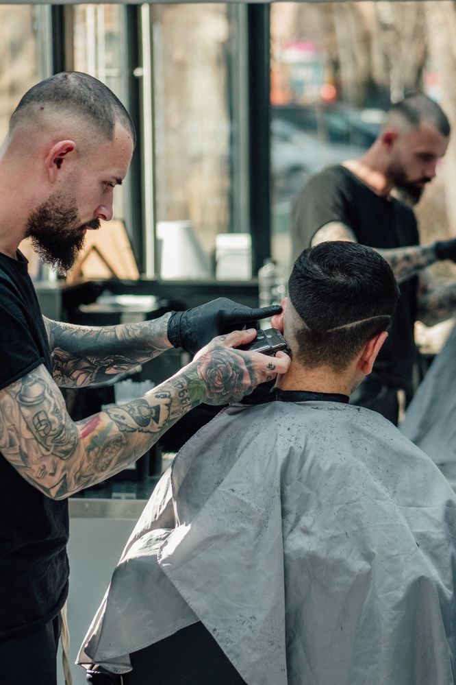 13 BarberShop cauta coleg frizer!