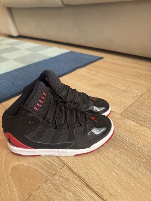 Jordanii originali - Mărimea 32 - Preț: 260