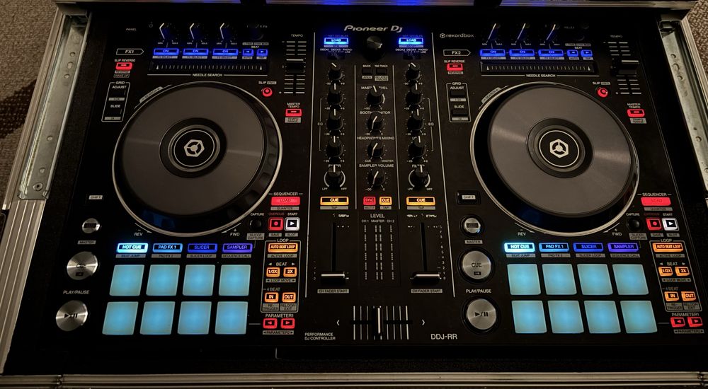 Vând consolă Pioneer DDJ RR